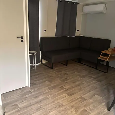 Loveroom95 Henonville